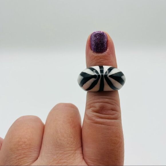 Vintage Plastic Mod Striped Ring - Picture 1 of 3